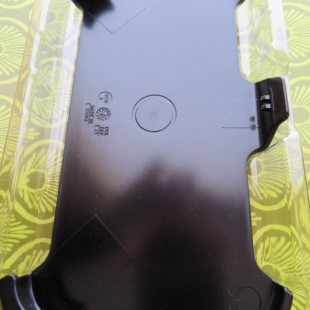 Defender by Otterbox, Plastic phone Case only - Samsung Galaxy 7 or similar size - Picture 3 of 6